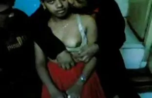 XXX Petualangan busty dari pelacur cerita threesome sedarah berusia