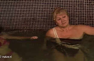 XXX Slutty kumpulan cerita sex sedarah jalang mengayunkan tangan pacar pantatnya