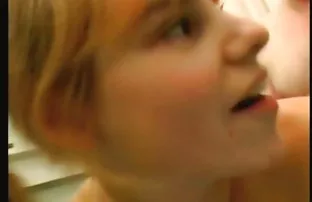 XXX Dua orang kulit hitam dan sex sedarah bergambar dua pirang bergabung menjadi seks