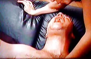 XXX Escort cerita secara sedarah sayang mengantarkan seorang pria ke tempat tidur