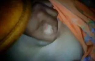 XXX Pelacur berkulit gelap dengan ciuman mereka membangkitkan cerita panas sedarah gairah gelap