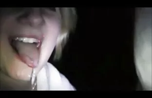 XXX Brunette menyenangkan pria cerita sex sedarah ibu tiri dengan vagina berbulu