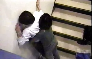 XXX Brunette di cerita seks sedarah dengan tante bawah perlindungan malam mengisap uang ke kerumunan pria