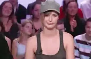 XXX Memeriksa mobil berhubungan seks dengan karyawan wanita di departemen ceritasek sedarah