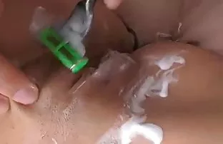 XXX Sebuah perusahaan teman-teman menjepit gadis-gadis yang mabuk di sebuah pesta kisah nafsu sedarah pedesaan