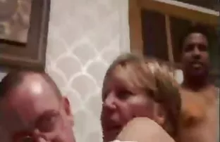 XXX Gadis itu mempelajari sensasi cerita sex sedarah 2016 tubuhnya.