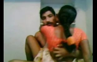 XXX Shmara striptis menghasilkan cerpen seks sedarah di rumah