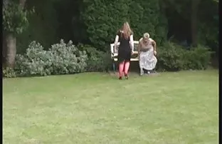 XXX Gadis itu melayani blowjob pria dan dia selesai di sedarahceritaseks mulut