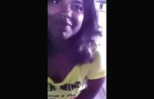 XXX Masseuse Romi seks sedarah cerita Rain menyedot kemaluan klien di lubang di meja