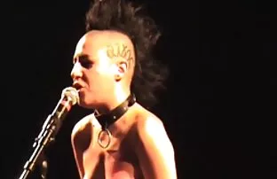 XXX Redhead sayang bermain kisah nafsu sedarah dengan dildo