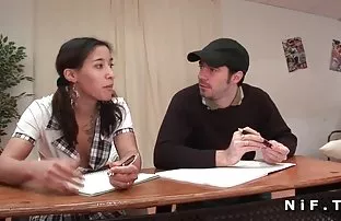 XXX Cewek melepas celana merah mudanya cerita seks sedarah blogspot untuk menikmati lelaki lingga itu