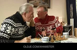 XXX Bagaimana cerita seks sedarah kakak kandung bercinta dengan seorang pirang